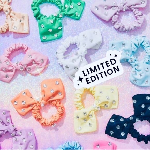 NWT Stoney Clover Lane Limited Edition Crystal Scrunchie sky - Picture 4 of 7